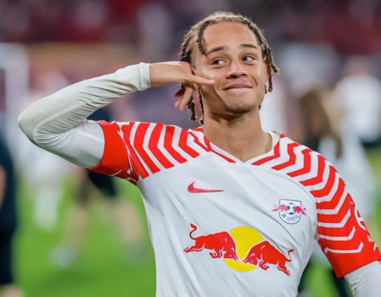 哈维&middot;西蒙斯：英超逐梦，自律铸就足球之路