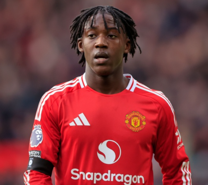 曼联梅努困境：首发难争，离队存疑