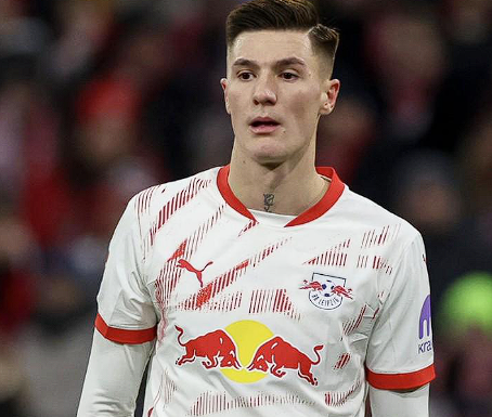 舍什科赛后暖心之举：与球迷深度互动尽显亲和力