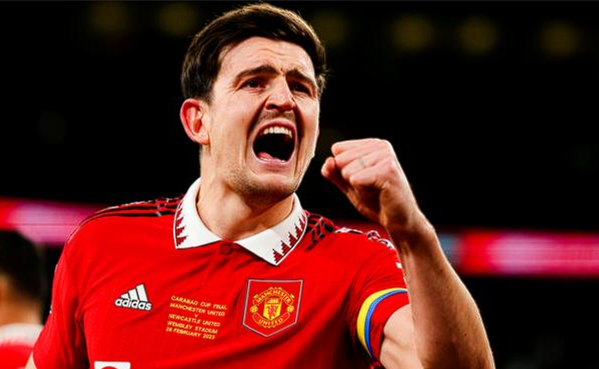 马奎尔盛赞曼联教练组：伍德盖特与埃文斯助力后卫线成长